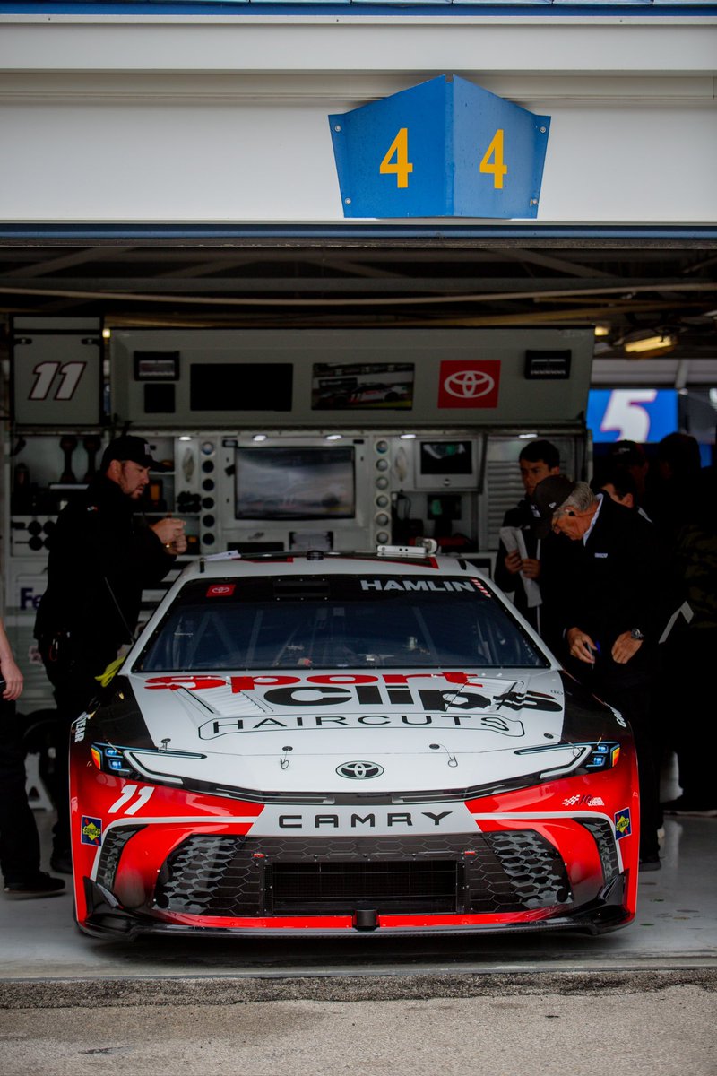 Cup practice results from @kansasspeedway 👇🏻

Group A
P3 - @dennyhamlin (P5 overall)

Group B
P6 - @CBellRacing (P11 overall)
P9 - @MartinTruex_Jr P16 overall)
P11 - @TyGibbs (P20 overall)

#TeamToyota