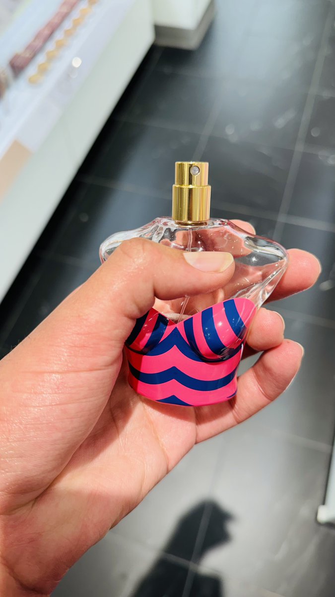 OMG, just found the PF2 perfume, it smells so GOOD. 😍😍😍😍😍 @NICKIMINAJ #PinkFriday2