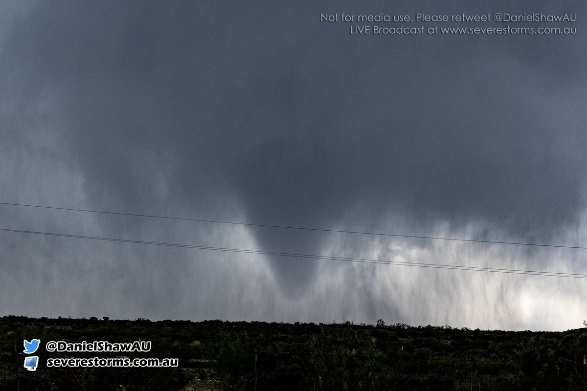 Tornado continues SE of Fort Stockton Texas Watch live as Patreon Supporter via: severestorms.com.au @NWSMidland #txwx