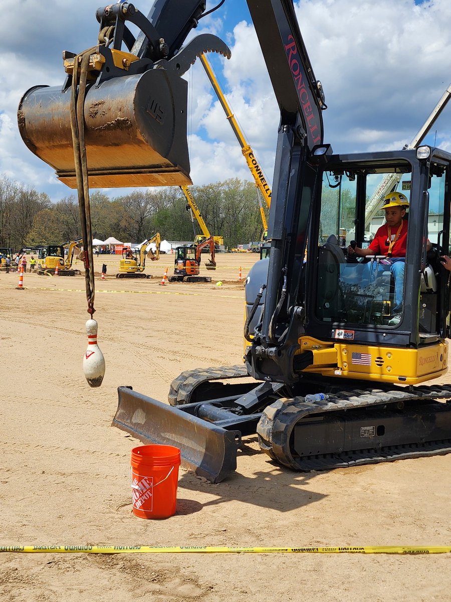 WBMS 7th graders participated in the Michigan Construction Career Day event on May 1st in Howell.  Students were allowed to drive heavy equipment under the guidance of trained professionals. @wbloomfieldschl #onlywb #MICCD