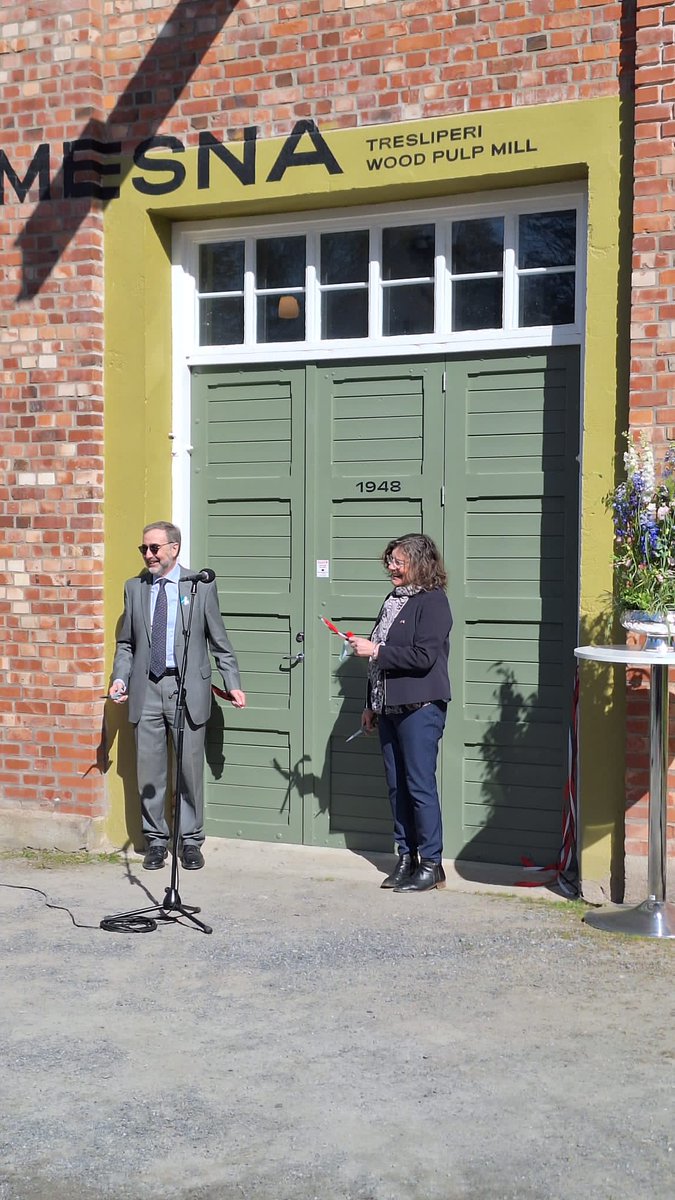 NicolettiStef63's tweet photo. Today inauguration of the new season at the open air Museum of contemporary art of #Kistefos.
With French Ambassador @frobine, I was invited by the Director Kari Roll to unveil the site-specific sculpture entitled "The Guardian" created by the italo-french artist Tatiana #Trouvè https://t.co/qXO5We9tWY