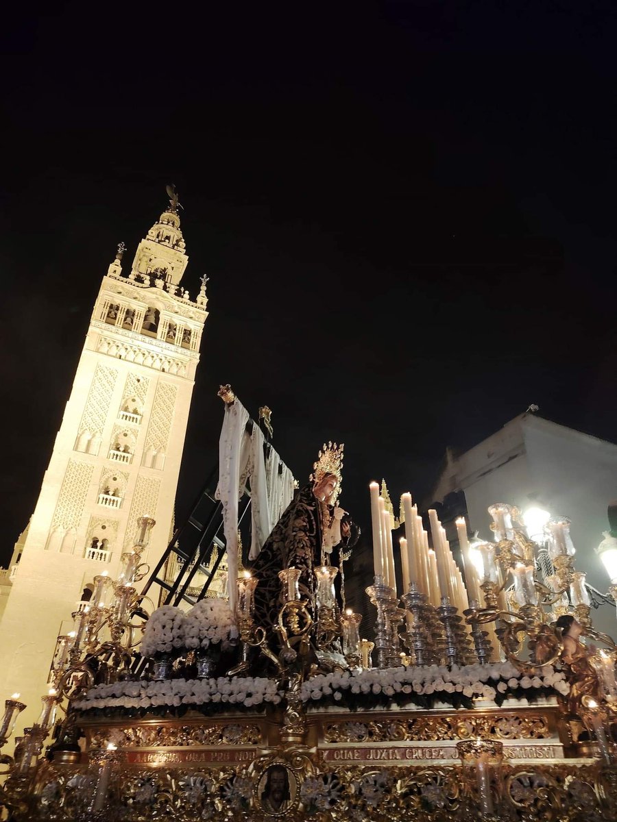 PasionDeSevilla's tweet image. Así se despiden los sábados. @GonzaloGarrigos 

#SSantaSevilla24