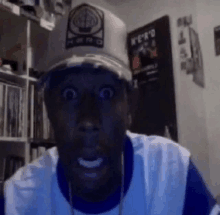 Drake escondió a sus hijos 
Kanye es antisemita 
Frank Ocean es gay 
Kendrick Lamar es enano y fajó a la mujer 
Rocky es un vago 
Jay Z un violín  
J Cole

Mientras tanto MI CABRA limpio sin polemicas