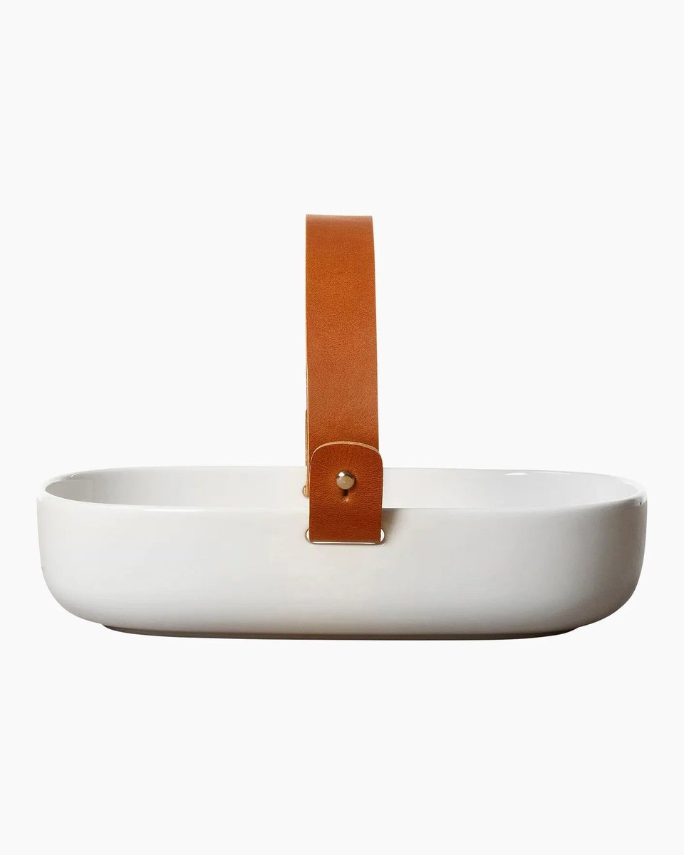 Level up your table setting with the Koppa serving dish!  Dishwasher, oven, microwave & freezer safe. #tablesetting #kitchenware #tablesetting #kitchenware #thunderbay #homedecor  #giftideas 
finnport.com/products/oiva-…