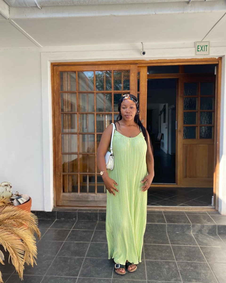 rayi_siphokazi's tweet photo. 🥰💚 God bless these 20 somethings
#fyp #explore #new #ootd #imama #ContentCreator #YouTube #BlackGirlMagic #lifestye #beauty #skincare #hair #microinfluencer https://t.co/iERZbY4Jys