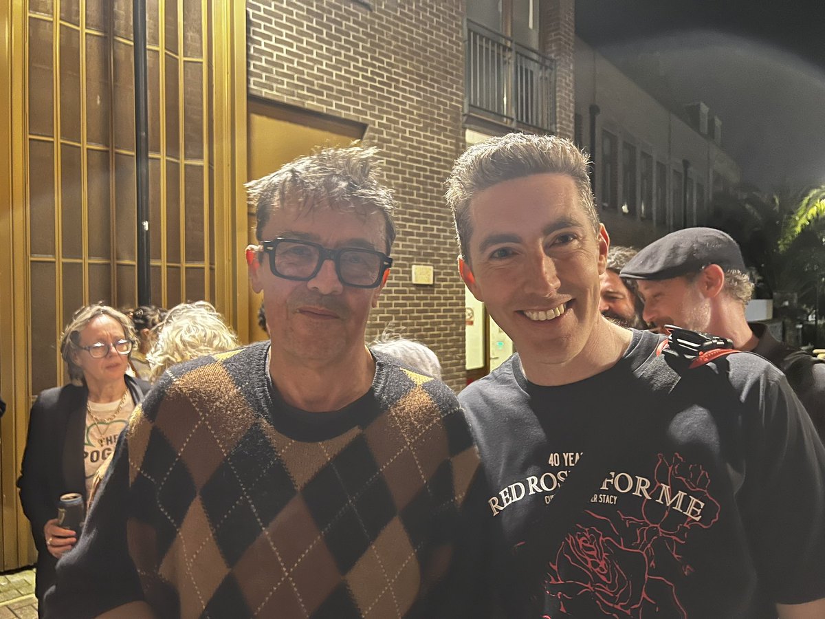 justinmcnicholl's tweet photo. @spiderstacy As you have said in the past Spider, heroes live forever. I’m so glad I was able to finally achieve a lifetime goal of meeting the man with a classic voice, sharp wit and all round humanity. Long live The Pogues. @poguesofficial @HackneyEmpire #Redrosesforme https://t.co/Buy7rZJ6Ts
