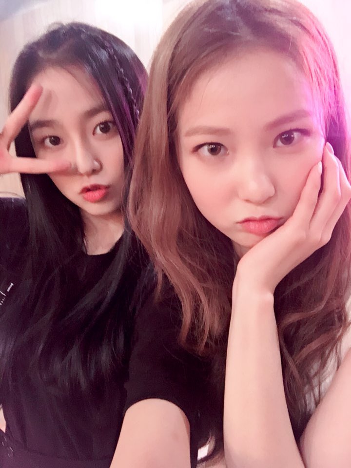 lilacsvlog's tweet photo. ⠀⠀⠀⠀⠀⠀⠀⠀
𓏲 Junto con mi mejor amiga, nos decidimos poner muy guapas porque no todos los días se asiste a un fantástico #𝚋𝕝ue·𖥔ʼ𝔪eǝ̤𝕥iꪀg ! Aunque no fuimos a los primeros días, eso no significa que no asistamos al #e͟𝒛ra返還𝑑ay𝟶𝟻. ›
⠀⠀⠀ https://t.co/P4EYFjWJes