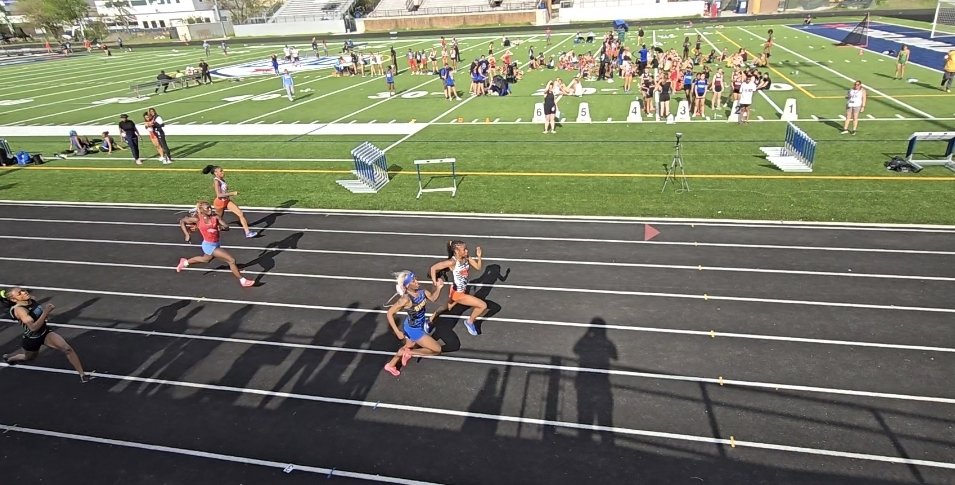 A battle of titans, Angelena Bullocks of Whitney Young (24.54; -1.3) edges Simeon's Mariyah Robinson (24.60) to win 200m #CPL24