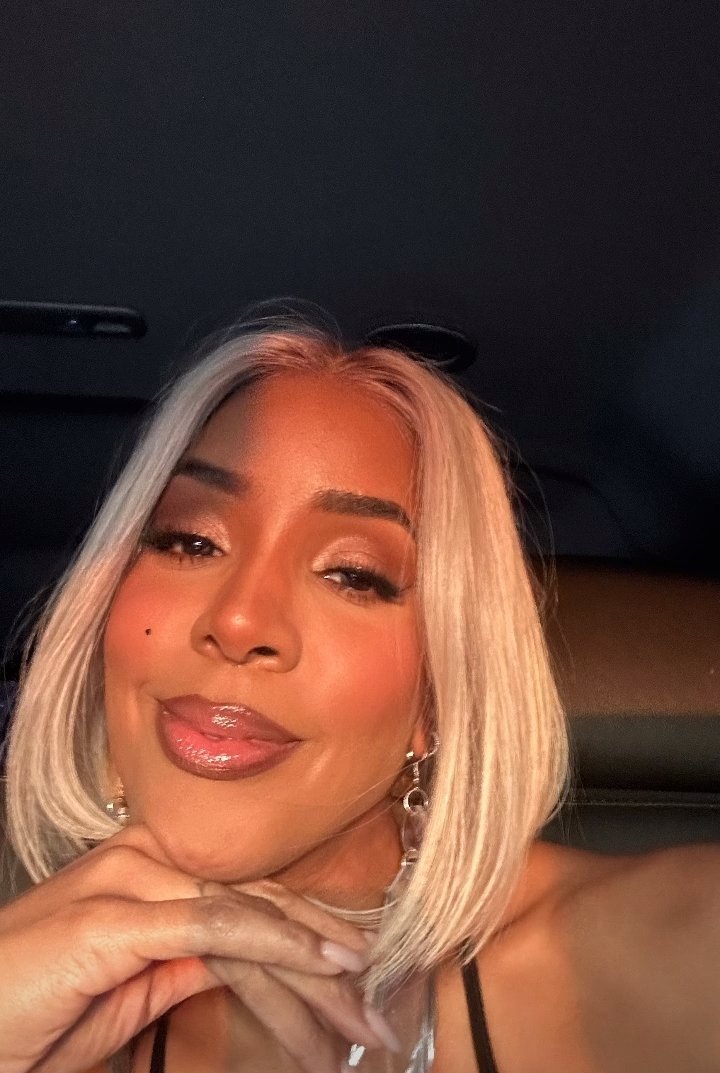 That face Card don't ever declines❤️❤️❤️❤️
@KELLYROWLAND Queen 👑👑👑