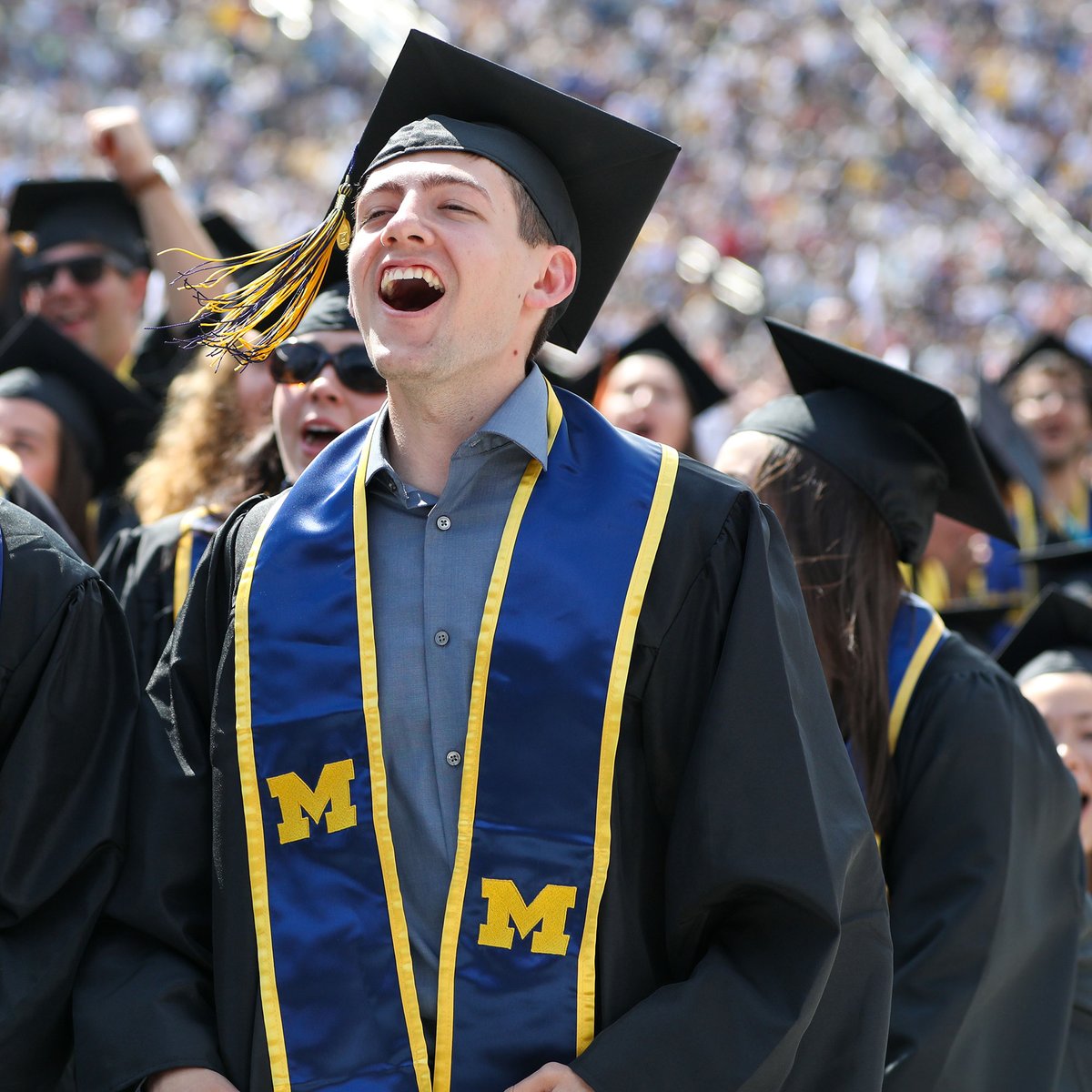 When your dad is your commencement speaker and magically makes three @UMichFootball legends appear. 🪄