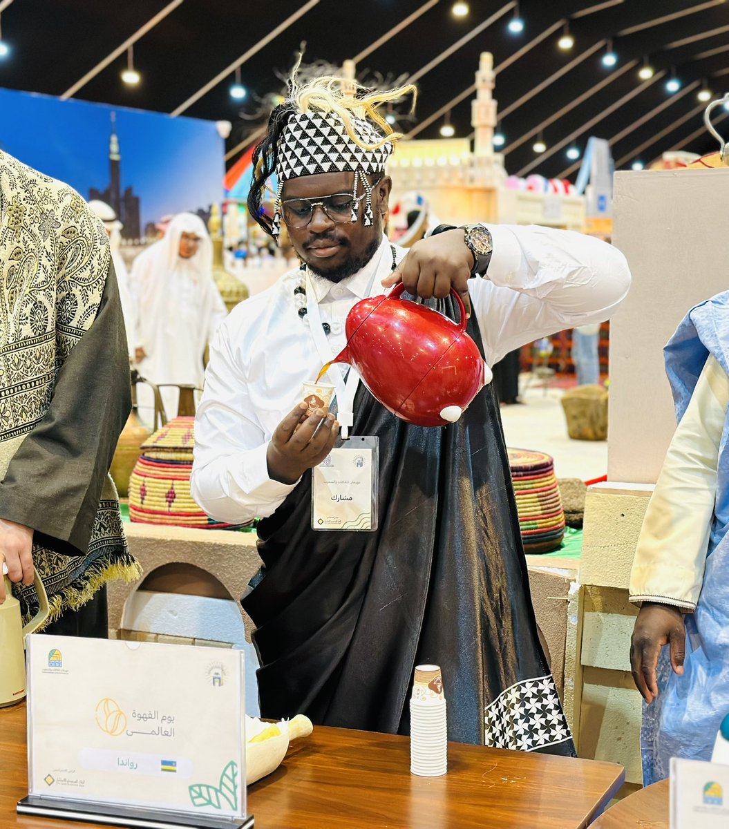 studfestival's tweet photo. Umunsi wahariwe gusogonjyera ku  ikawa#coffee day  #rwandainksa #مهرجان_الثقافات_والشعوب #VisitRwanda #culturefestival https://t.co/QOf3FdSIuV