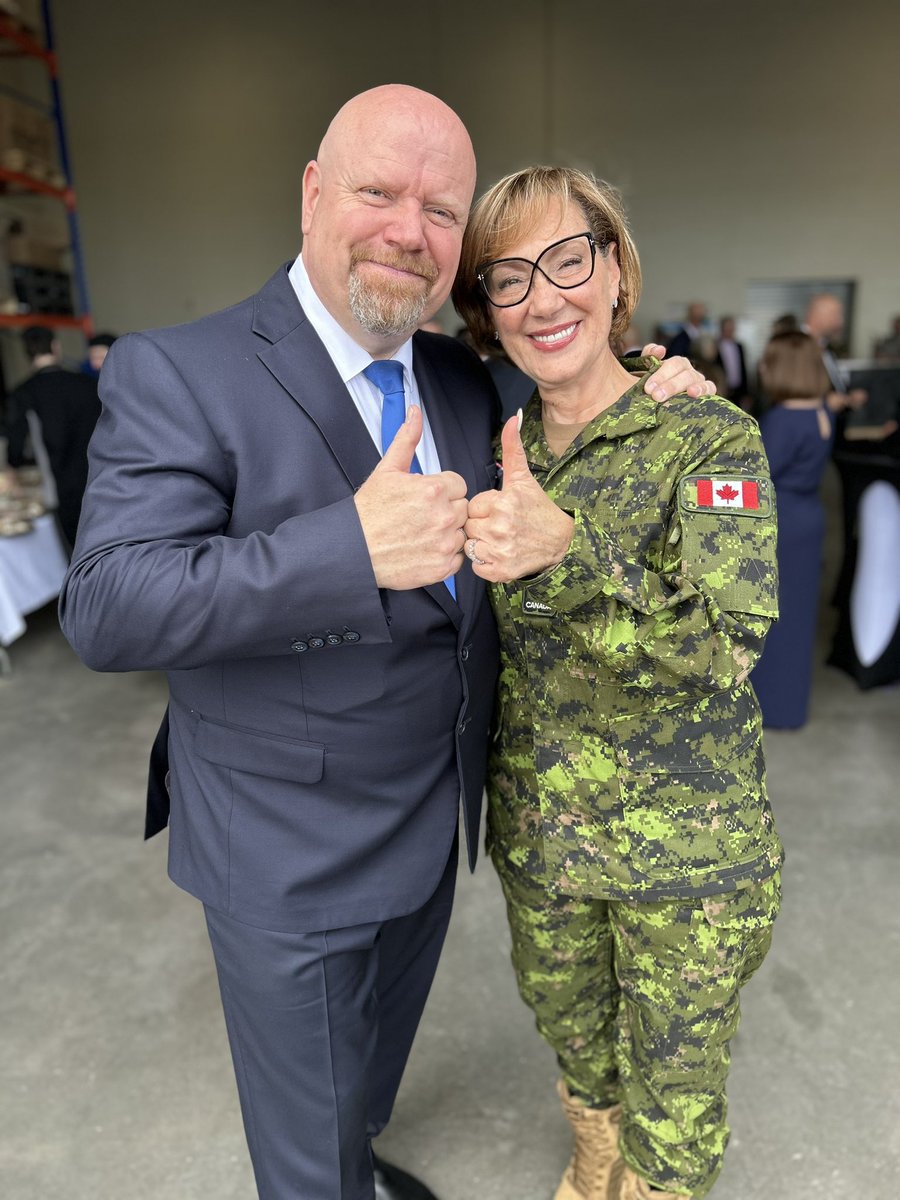 Très fier d’avoir pu assister à la cérémonie de passation de commandement au Quartier-général du 34e Groupe-Brigade du Canada, à la Garnison de Saint-Hubert.🪖 Félicitations au Colonel D.R. Shane, le Commandant entrant.🫡