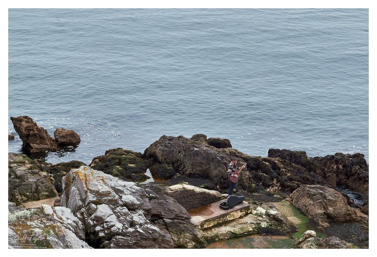 1/2 some shots from Plymouth Hoe Weds evening, the light wasn't great, but the sunset was colourful and not sure why guitar practice on the shore. Never been down here before considering time spent working down here over the years. @ThePhotoHour @stormhour @visitplymouth