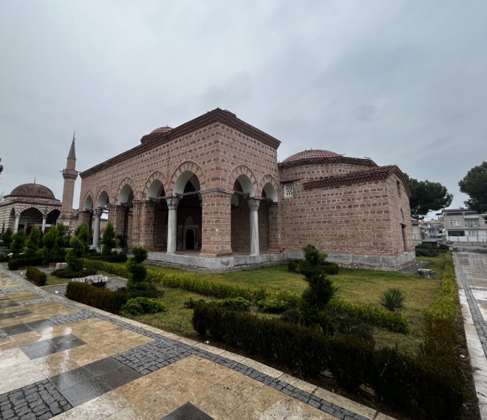 sevgili yazarlar, umarım biliyorsunuzdur ki, Bursa ve İznik'in hamileri Orhan ve bas hatunu Nilüfer hatun'dan başkası değildir.🤍

#KuruluşOsman • #OrNil