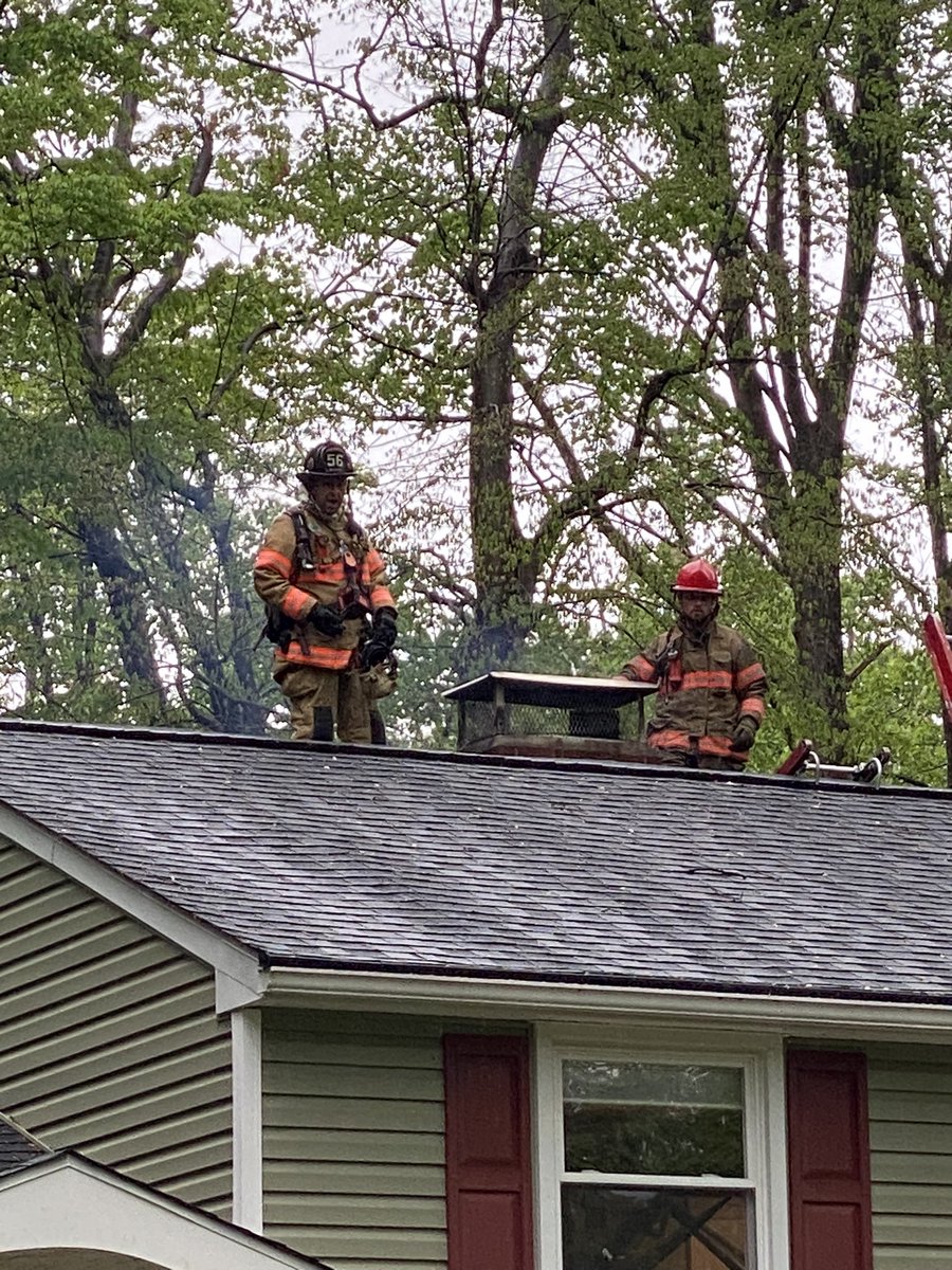 Box 5401 “A” Platoon @GoshenFireCo dispatched to a dwelling fire. Eng 54-1 arrived and investigated and found an active chimney fire Ladder 56 went to roof and dropped chains . Eng 52 and Eng 53 assisted