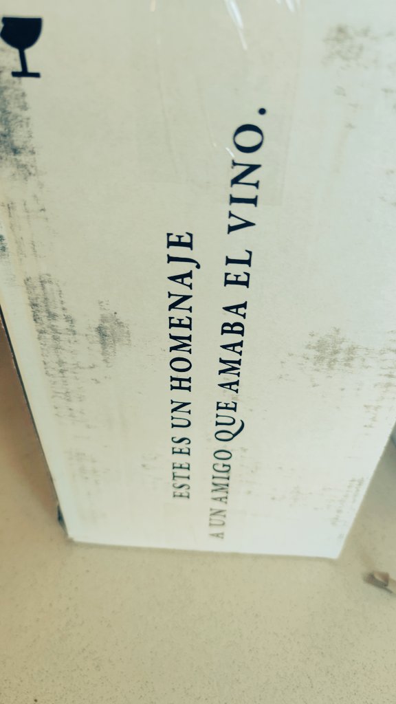 Llegaron las primeras cajas, de este más q lindo y sentido homenaje ❤️. Un gran salú alla arriba 🍷.
 
Y gracias eternas <a href="/MostoHerido/">MostoHerido</a> , Caro y Fede por ponerse la 10 con todo el proyecto!