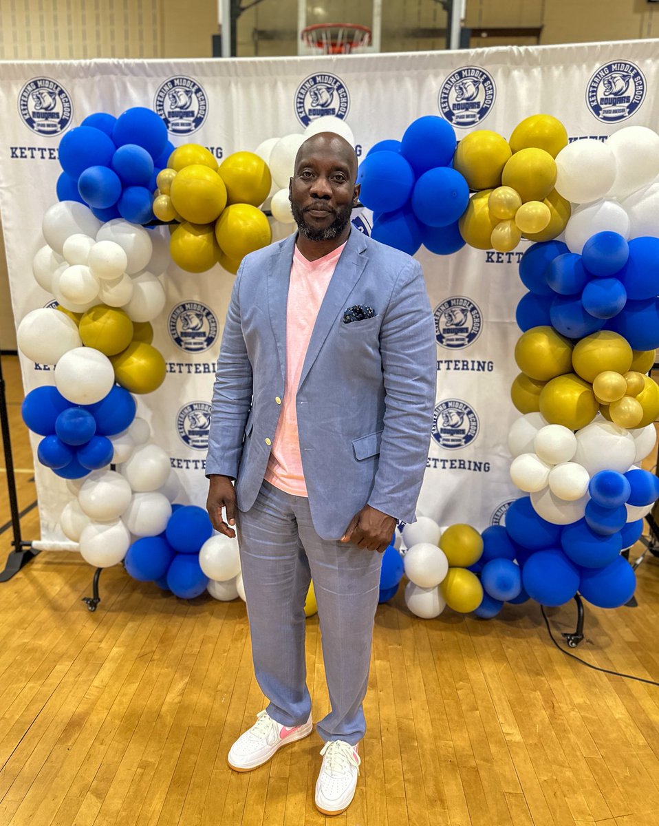 It’s that time of year…

Yesterday we celebrated @KetteringMiddle 8th grader’s final honor roll assembly. This time of year makes it all worth it. They are one step closer to high school…

#education #leadership #realmenteach #pgcps #growingtogether