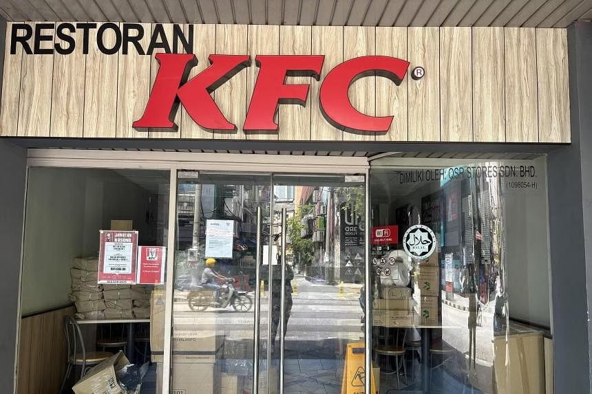 🇺🇸🇲🇾🇵🇸 KFC shutters over 100 restaurants in Malaysia amid pro-Palestine boycott KFC has reduced its operations in Malaysia, shuttering more than 100 restaurants temporarily after months of a persistent pro-Palestine boycott of US-linked businesses triggered by the ongoing war in…