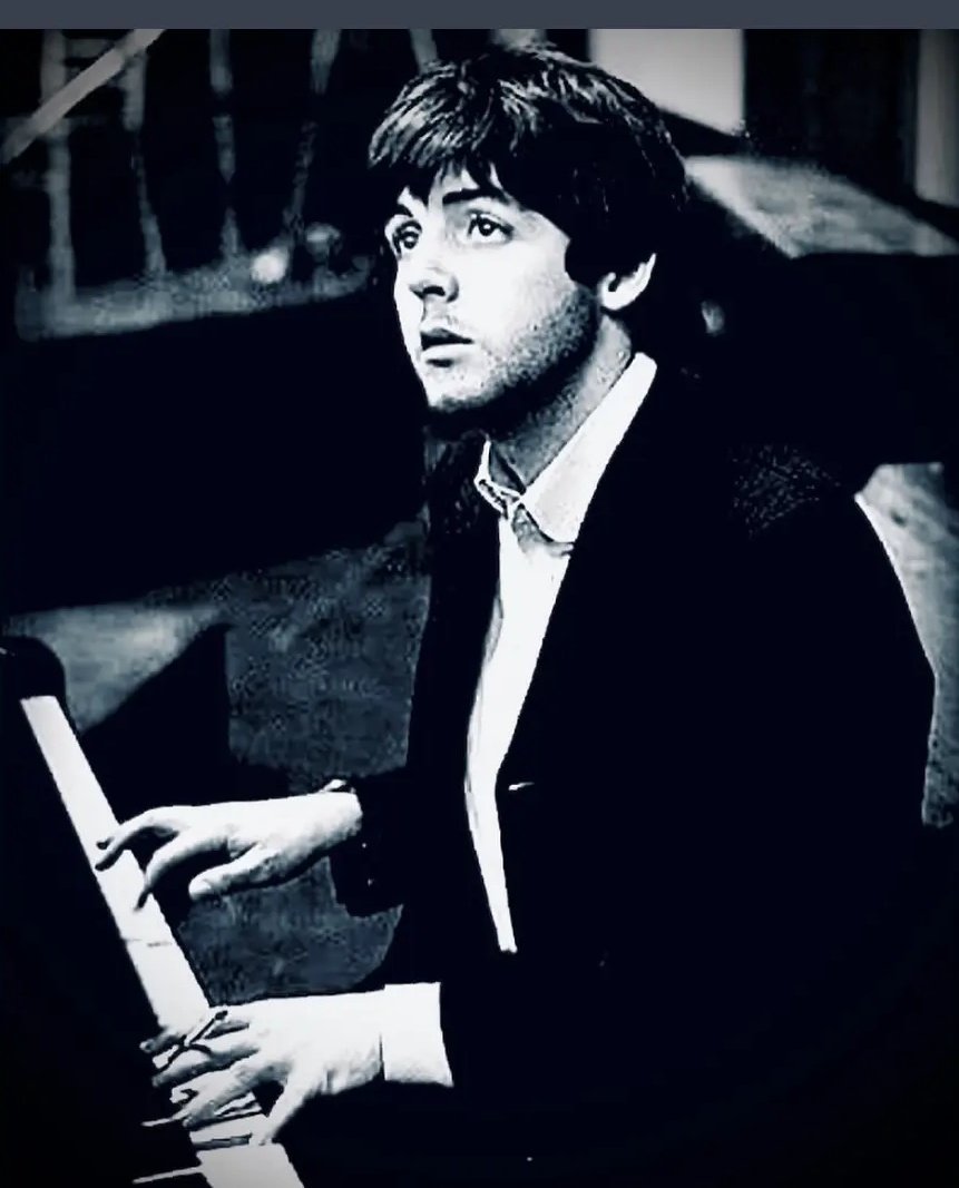 Paul McCartney,  throwing his heart and soul into the thing he loved..his songs
Do what you love
 Love what you do
#PaulMcCartney