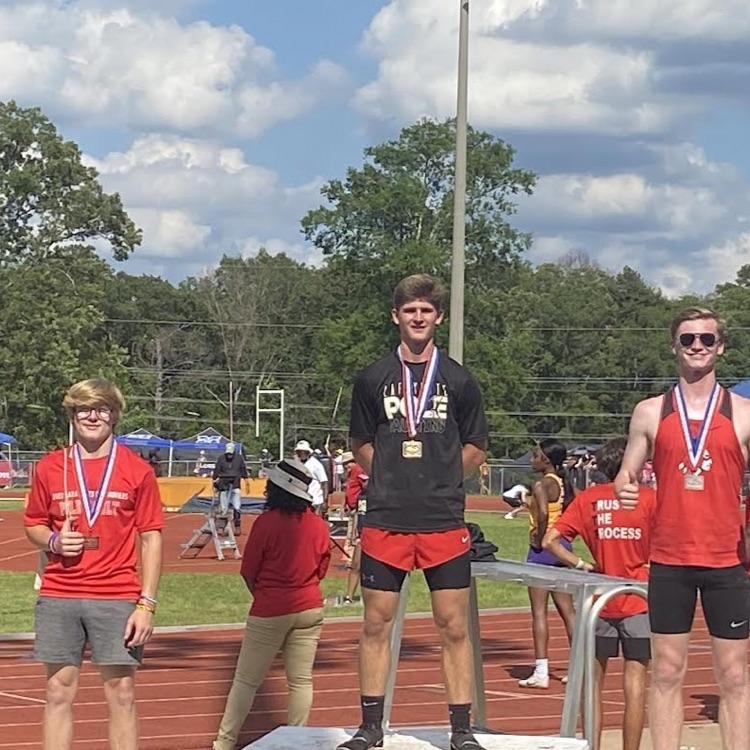 STATE CHAMPION!
Commodores on top of the podium again today. Watson Williamson takes 1st Place and JB Bumgardner 3rd in 5A Pole Vault championship.
