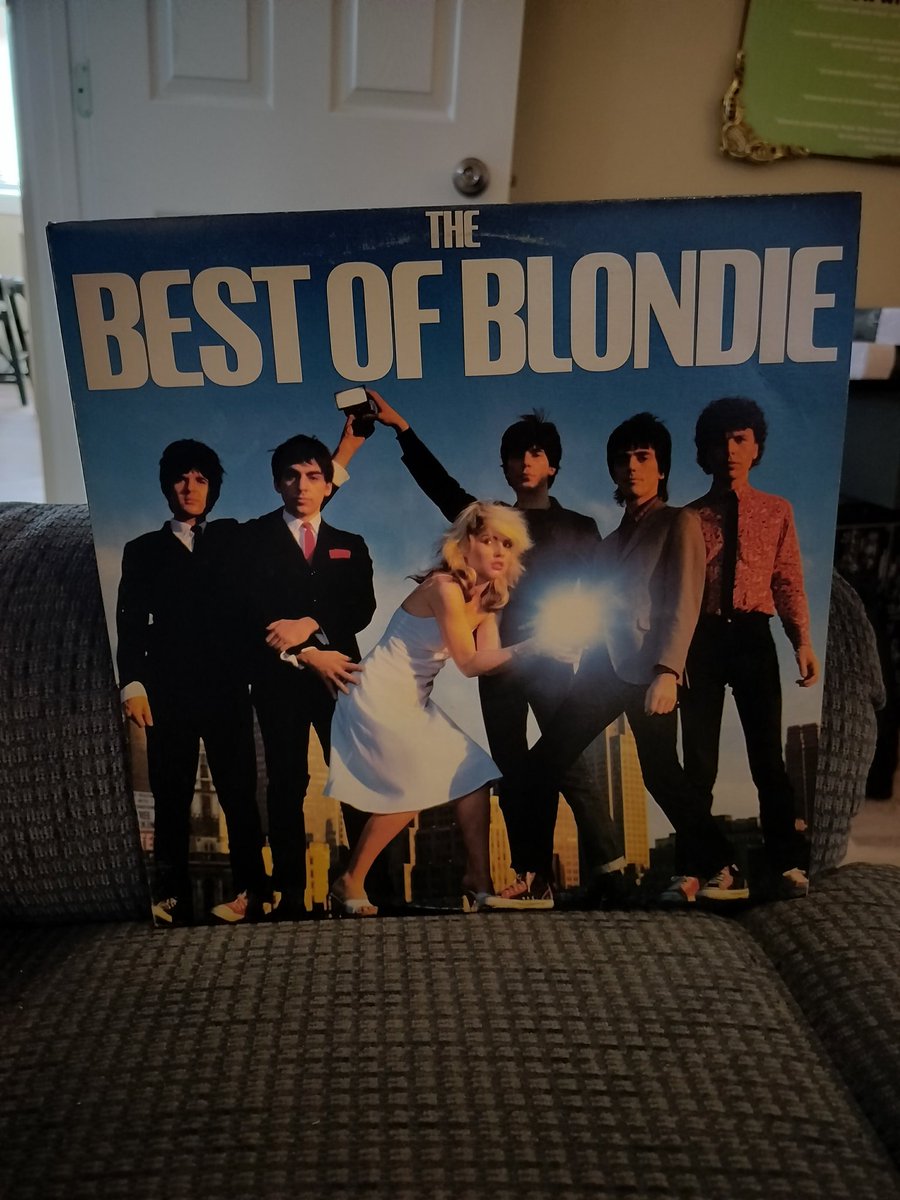 Blondie - The Best Of Blondie The 1981 compilation. #nowplaying #nowspinning #vinylcollection #vinylcollectionpost #vinylcommunity #vinylgram #vinylrecords #vinyloftheday #vinyl #records #lp #album #albumcover #albumoftheday #debbieharry #chrisstein #clemburke #compilation