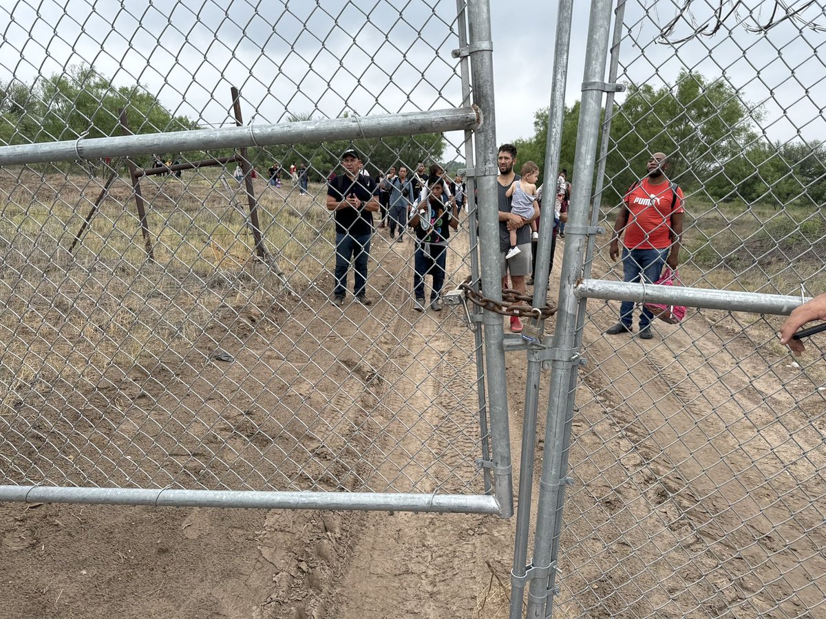 5/4: @TxDPS arrests 12 illegal immigrants for criminal trespass in Maverick County as part of Gov. @GregAbbott_TX’s Operation Lone Star. Amongst the group, one male from Lebanon had an active alert - Risk Foreign Subject of Interest. The 12 from Peru, Ecuador, Nicaragua, Cuba,…