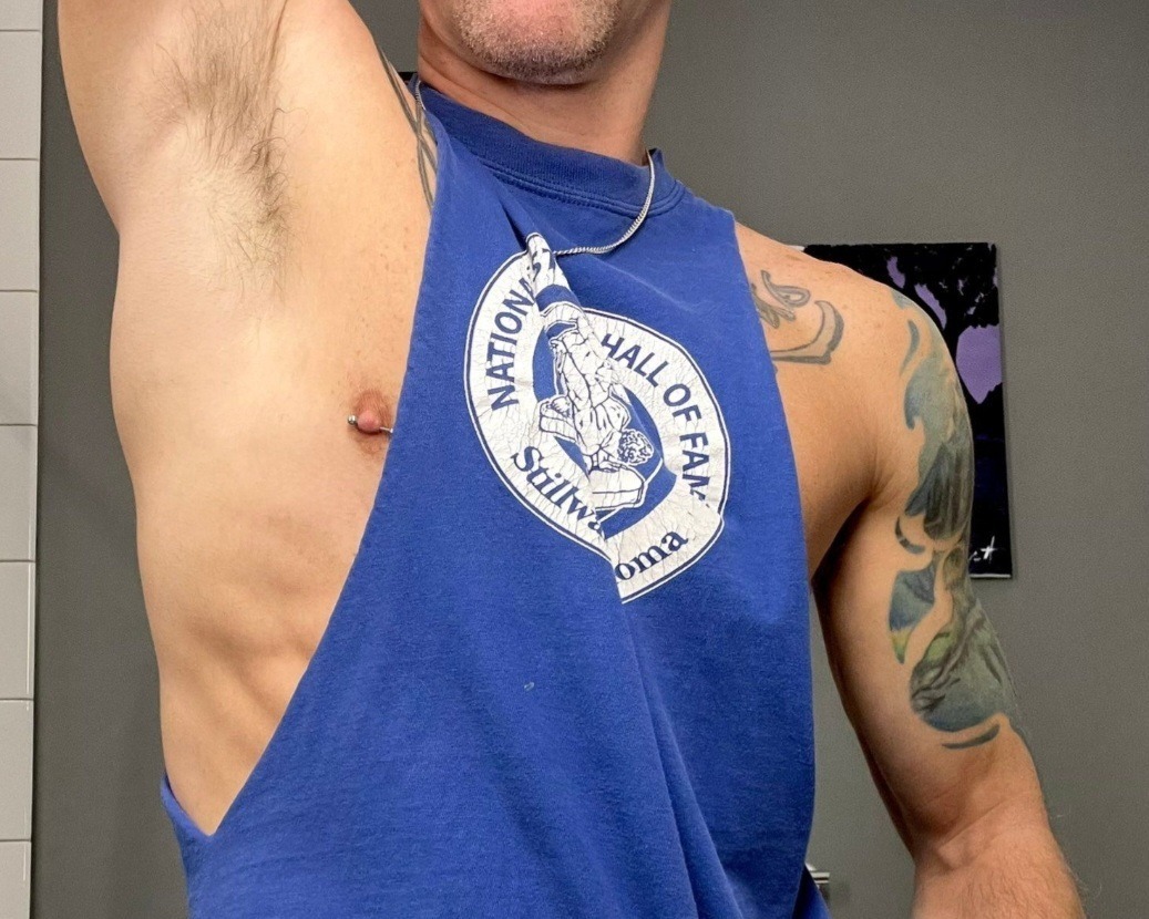 #nipples #pecs #torso #nips #pezon #chest #pecho #barechest #tetas #tetillas #areolas #nipslip #tits #hot #sfw #nsfw #muscle #man #men #guy #malebody #motivation #gym #fitness #fit