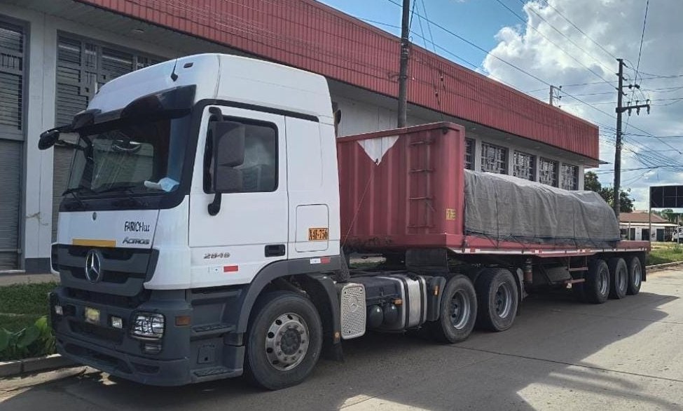 🚨 #OperativoSunat evita el traslado ilegal de 25.8 toneladas de cemento hacia zona cocalera de Callería, #Ucayali. FIscalizadores de #InsumosQuímicos intervinieron un 🚛 al no presentar documentos sustentatorios para su traslado, por lo que fue comisado.