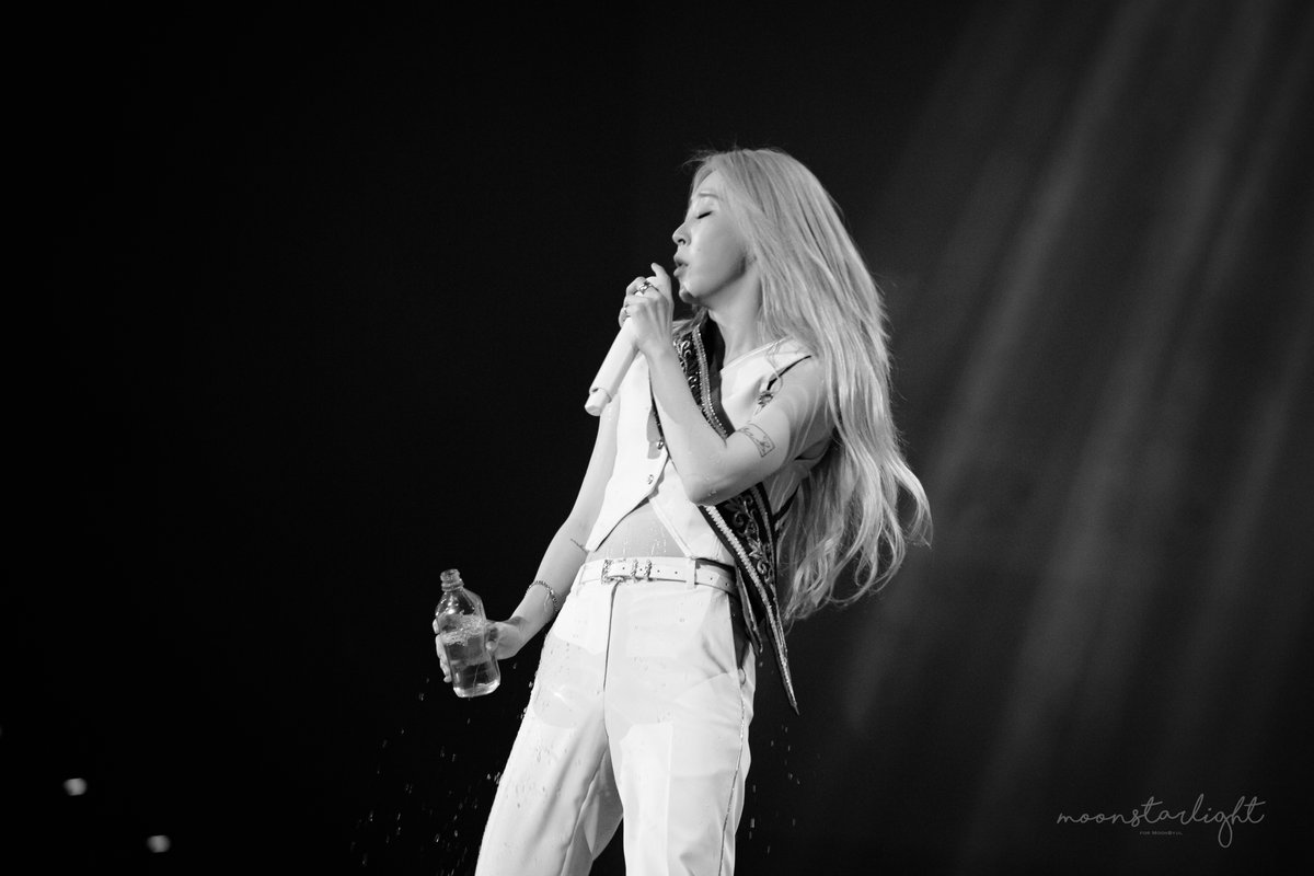 240504 1ST WORLD TOUR IN KAOHSIUNG
#마마무 #문별 
#MAMAMOO #MOONBYUL 
#byul_muse 
#MUSEUM_an_epic_of_starlit