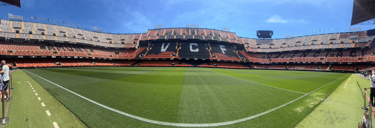 RobboRobbins1's tweet image. Needed to escape the current drivel and remind myself of where I was in 2001.  Loved talking about Pablo.  #lufc #ValenciaCF