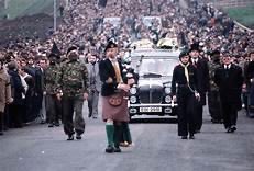 Óglach Bobby Sands MP. Belfast Brigade Óglaigh na hÉireann. Died on hunger strike in the H Blocks, Long Kesh 5/5/1981. Over 100,000 people attended his funeral in Belfast. Fuair sé bás ar son saoirse na hÉireann.