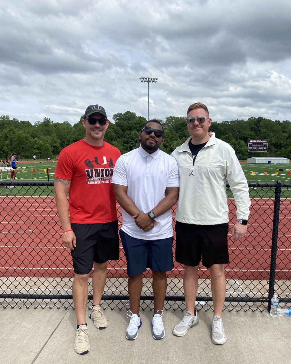 A lot can change in a year. 3 new jobs, 2 new babies, and 1 cross-country move. But brotherhood is a constant. Love ya boys. Side note - @UnionFootball went 1-2-3 in the open 200 at regionals shortly after this. Shoutout @BostonCarrasco @DevonJordan21 and @Ashton_nextup