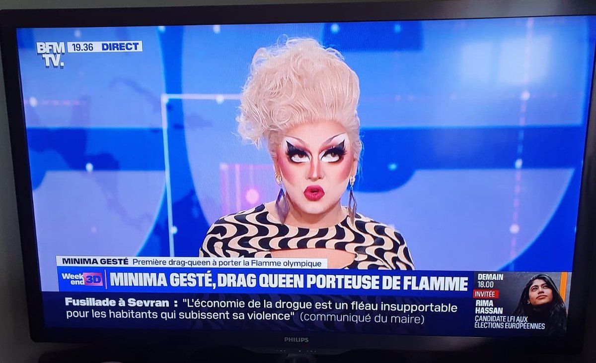 #Renaissance Pardon d'immiscer un éclat de rire au milieu de cette actualité quelque peu anxiogène, c'était simplement pour vous dire que c'est Minima Gesté, la drag-queen qui portera la flamme olympique à #Paris. 
Les Dieux de l'Olympe n'ont pas fini de se marrer #JOParis2024 !