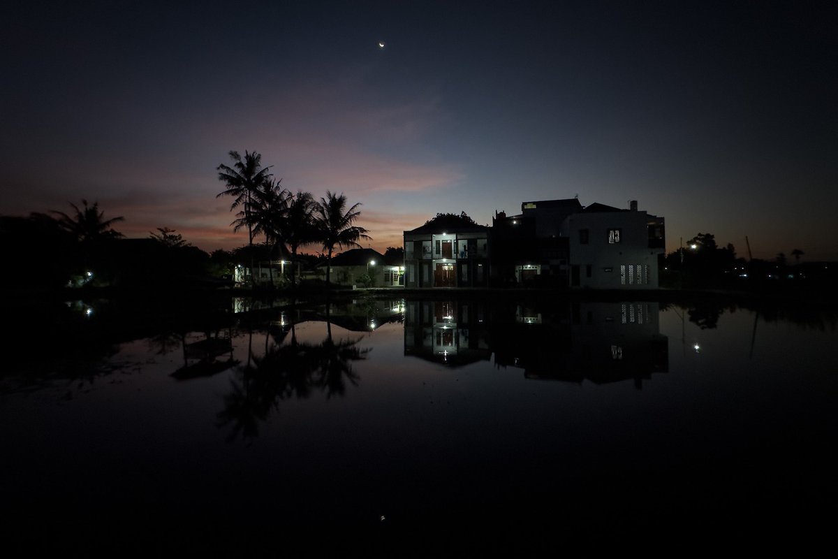 POV tetangga selepas subuh

Kompleks perumahan ❌
Kompleks lansekap alam ✅

📍Tamantirto, Bantul 

#SundayFunday 
#landscapephotography 
#streetphotography 
#Documentary