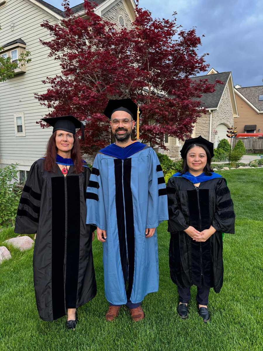 Congratulations to Dr Ashkan Kazemi @ashkankazemi! He completed his PhD working on methods to understand & limit misinformation online, co-advised by Dr.Perez-Rosas. Ash is now a research scientist at @meedan, continuing his impactful work to address misinformation globally 🌎 🌟