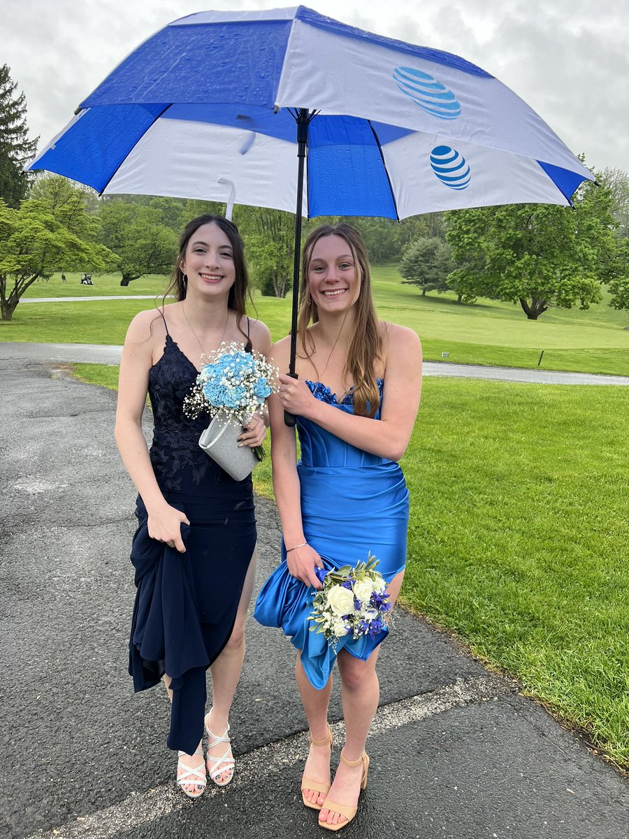 When you proudly work for @ATT - your daughter rocks the globe while trying to take prom pics in the rain! ☔️-#LifeAtATT 🌐