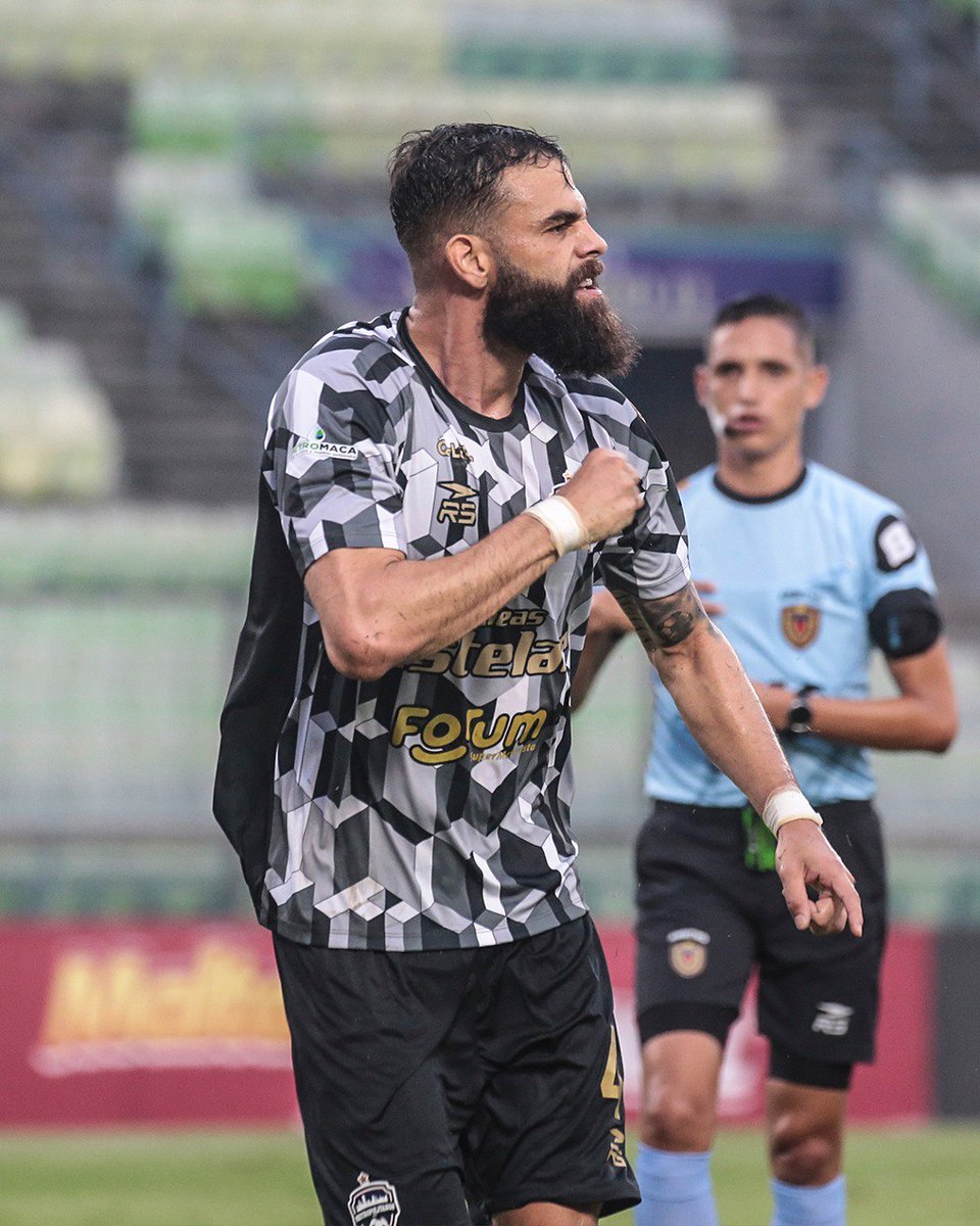 Metropolitanos Fútbol Club (@metropolitanos_) on Twitter photo Torneo Apertura | Fase final J3 | 62' ⏰ | <a href="/DvoLaGuaira/">Deportivo La Guaira 🔱</a> 1-2 #MetropolitanosFC | Así celebró Jhon Chancellor su gol contra <a href="/DvoLaGuaira/">Deportivo La Guaira 🔱</a>
📸: <a href="/LeonelTellez10/">Leonel Tellez</a>
#SiempreVioleta🟣#LigaFUTVEBancoDeVenezuela Torneo Apertura | Fase final J3 | 62' ⏰ | <a href="/DvoLaGuaira/">Deportivo La Guaira 🔱</a> 1-2 #MetropolitanosFC | Así celebró Jhon Chancellor su gol contra <a href="/DvoLaGuaira/">Deportivo La Guaira 🔱</a>
📸: <a href="/LeonelTellez10/">Leonel Tellez</a>
#SiempreVioleta🟣#LigaFUTVEBancoDeVenezuela