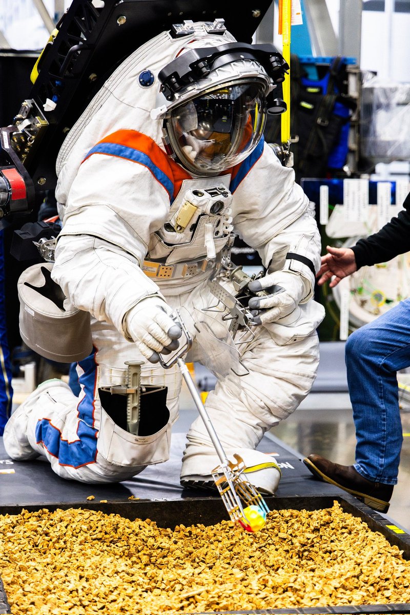 Viendo la velocidad a la que #SpaceX ha desarrollado sus trajes EVA no es descartable que adelanten a Axiom SpaceX y tengan listos unos trajes EVA para la Luna antes que ellos🤣🤣🤣