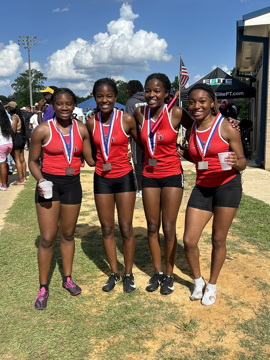 4x200 team—OnTheStand! Came in 2nd today! Way to race ladies! #RespectTheHill🎽