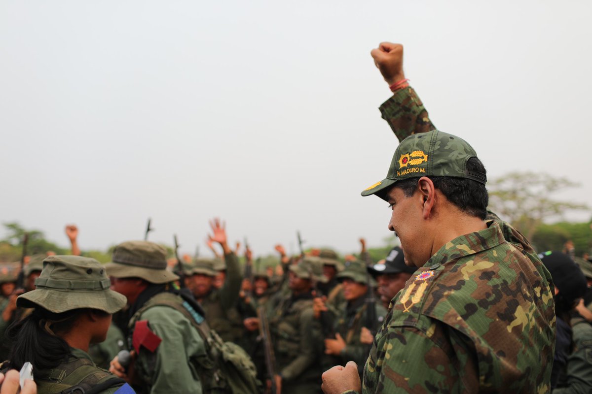 El presidente de la República, @NicolasMaduro , instó este viernes a la Fuerza Armada Nacional Bolivariana (FANB) a forjar su caracter antiimperialista y anticolonialista para la defensa de la Patria.