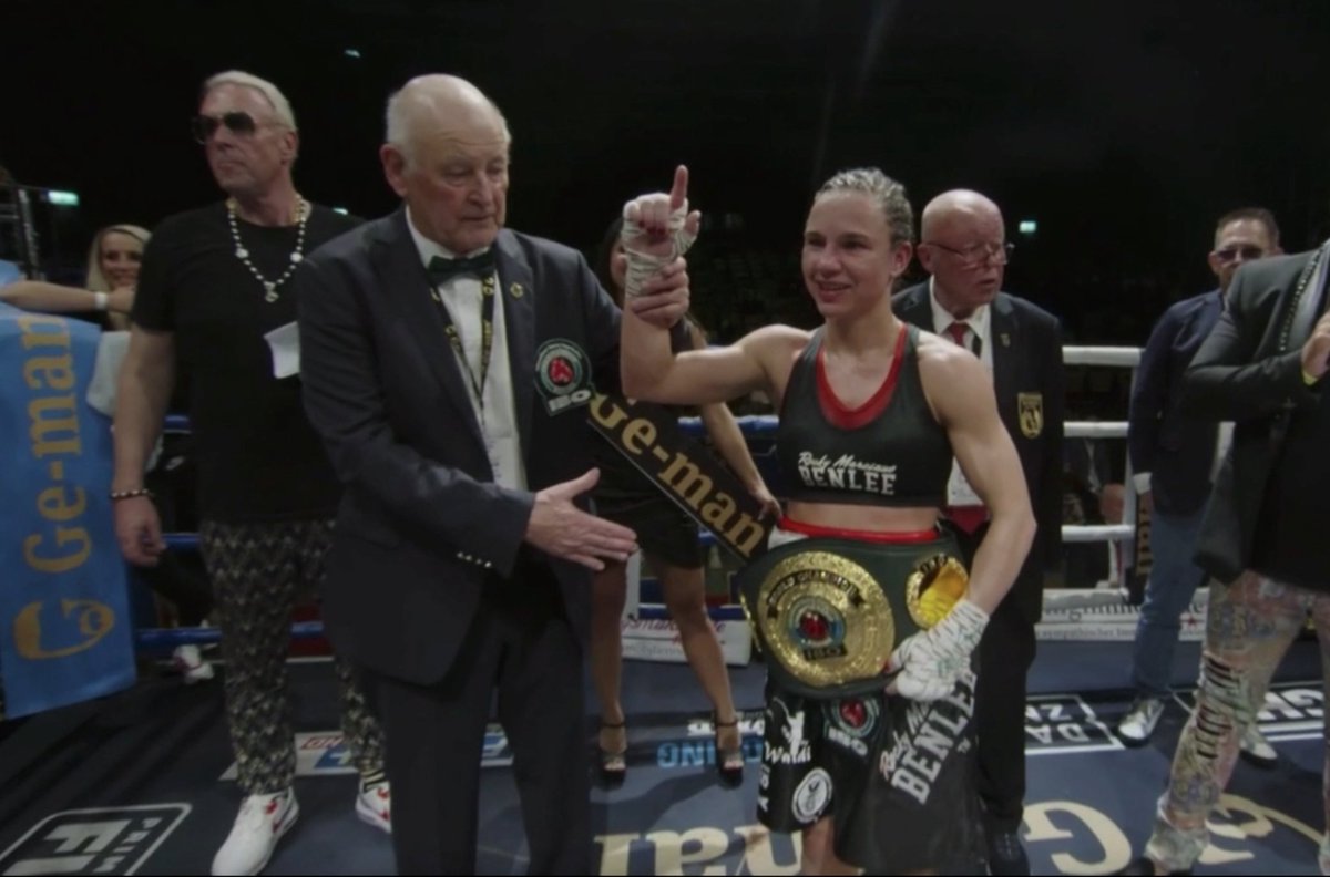 Sarah 'Baby Face' Bormann (18-1) goes down one division & gets back on the winning track with a 10 round decision win over 🇦🇷 Tamara Elisabet Demarco (10-7) to capture the vacant IBO minimumweight title in Ludwigshafen, Germany 🇩🇪