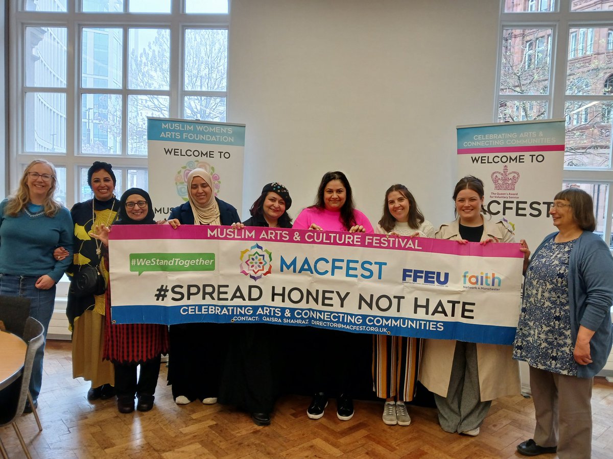 macfest2024 - today at the central library, a creative session with Aysha on silk 🖼 🎨 🖌 painting! Hosted by: Danny Middleton, Service Development Officer, Central Library.and @MACFESTUK #spreadhoneynothate @QaisraShahraz #macfestevents #manchester #painting #SilkRoads