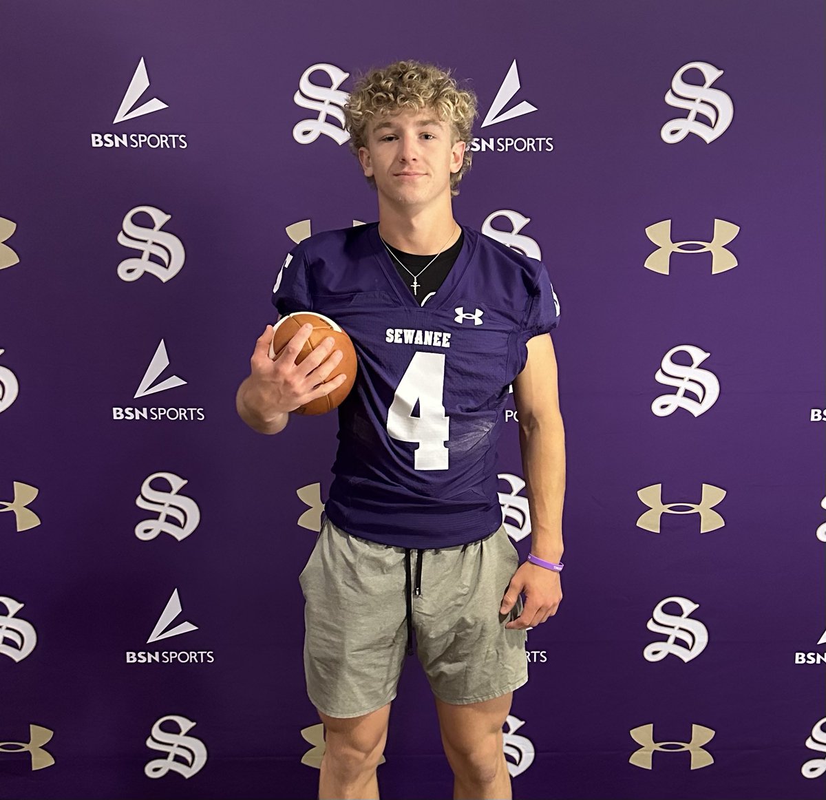 Had a great visit today @SewaneeFootball. Thanks to @CoachGC_Hobbs and @CoachMacSewanee for having me. @caprewett @CarlisleFunk @RonnieJankovich @roswellrecruits