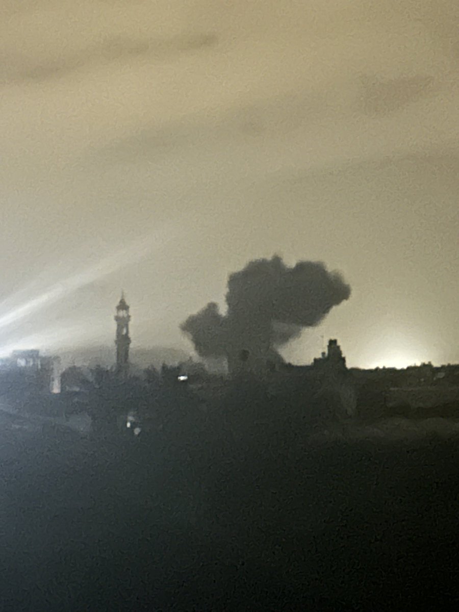 Abdullah_Om3r03's tweet image. Very heavy bombing now in my area
Please pray for us
Is this the ceasefire they are talking about?
We are dying, world 💔😭