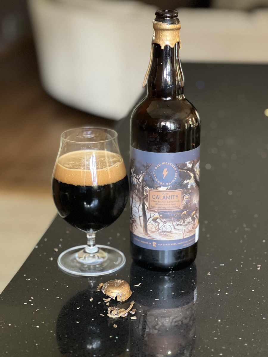 My prize from last night’s visit to @BadWeatherBrew 2024 Calamity bourbon & whiskey barrel aged Russian imperial stout! Wonderfully dark bourbon nose and roasty, chocolate & dark fruit notes in a full-bodied pour. BA complexity is Heavenly! #itsAlwaysStoutSeason #stouturday