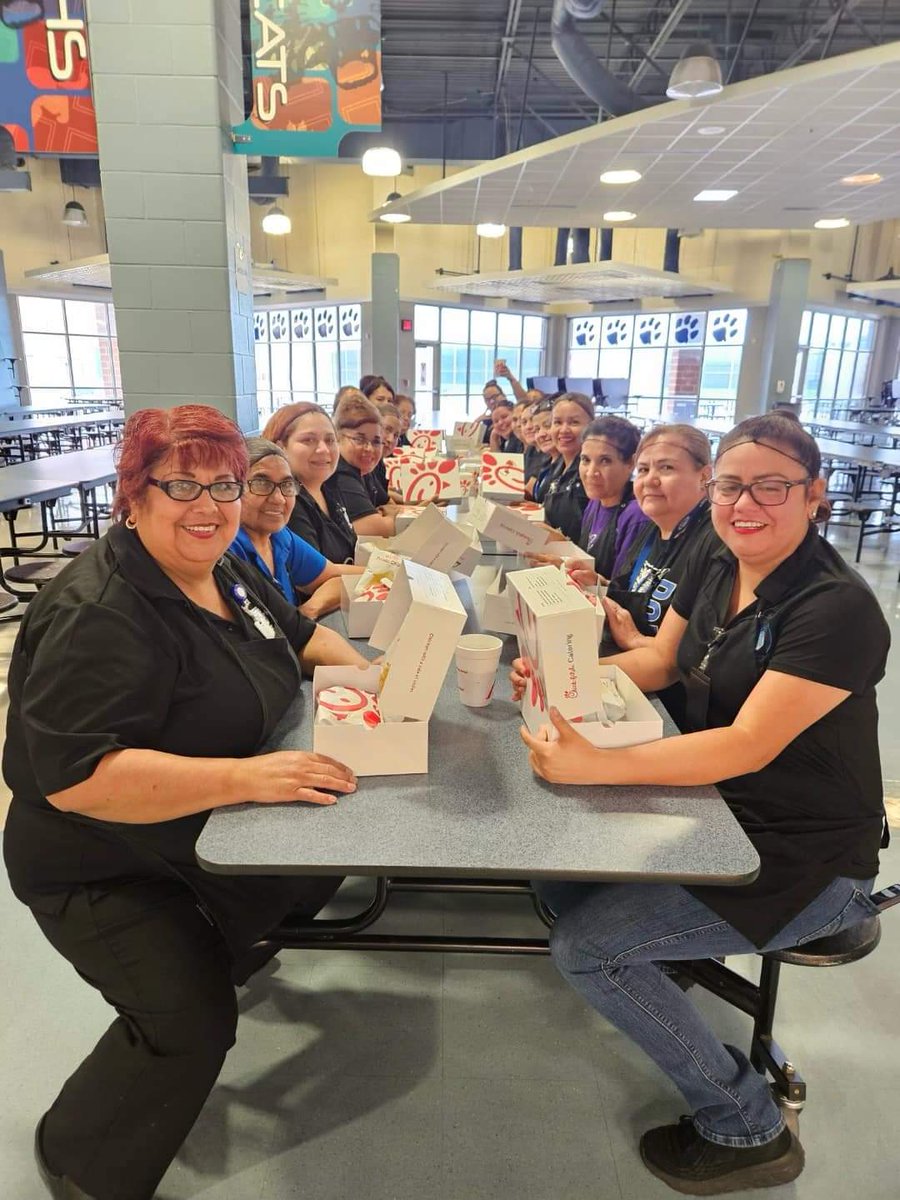 South San Antonio ISD celebrated School Lunch Hero Day with lunch for their cafeteria workers this week. Great job, everyone. Thank you for all you do! 📷 @southsanisd. #LiveFromTheSouthside