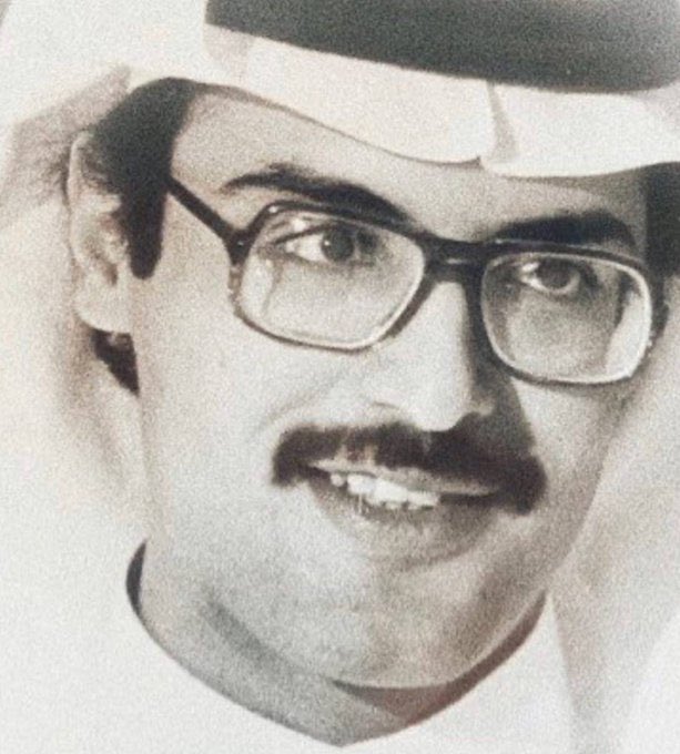 F_22R's tweet photo. مانشدت الشمس عن حزن الغياب
علَمتنا الشمس نرضى بالرحيل 💔

"رحمك الله يالبدر "

 #بدر_بن_عبدالمحسن_في_ذمه_الله https://t.co/rFXIzTAvPq