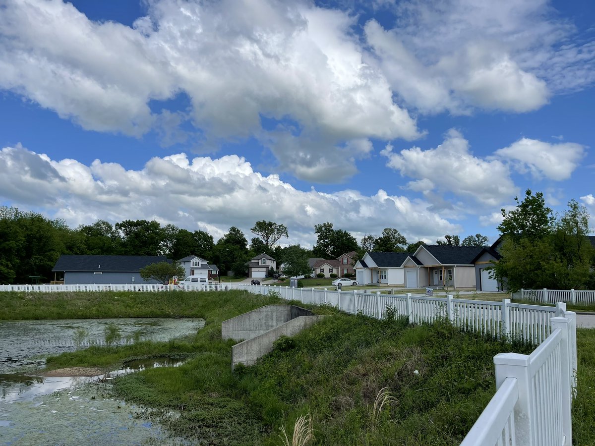 Love our beautiful peaceful Missouri neighborhood #blessedsaturday #bolivarmo #edgewatervillage @drdvdus #Whitecloudsvillage