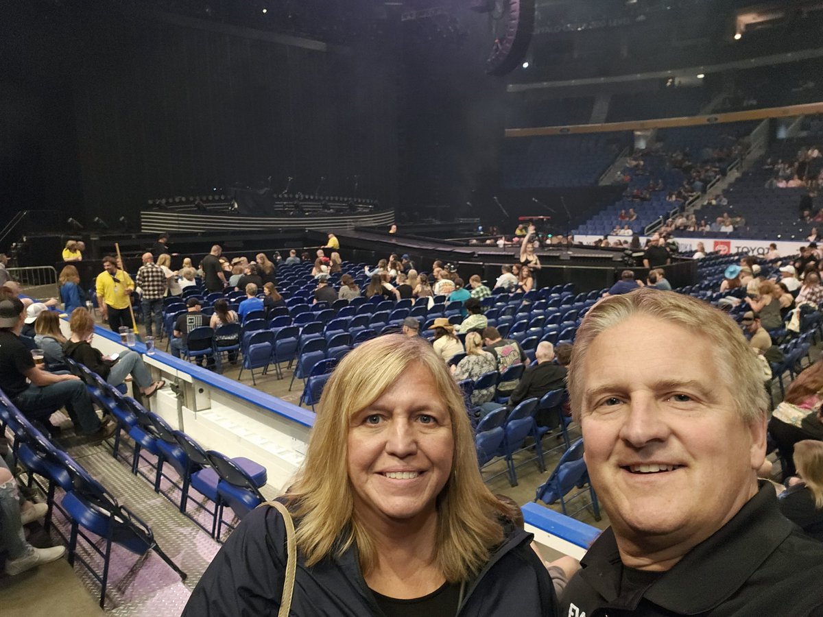 Ready for @TheTimMcGraw at @KeyBankCtr in #Buffalo #StandingRoomOnly #TimMcGraw #StandingRoomOnlyTour 🎶