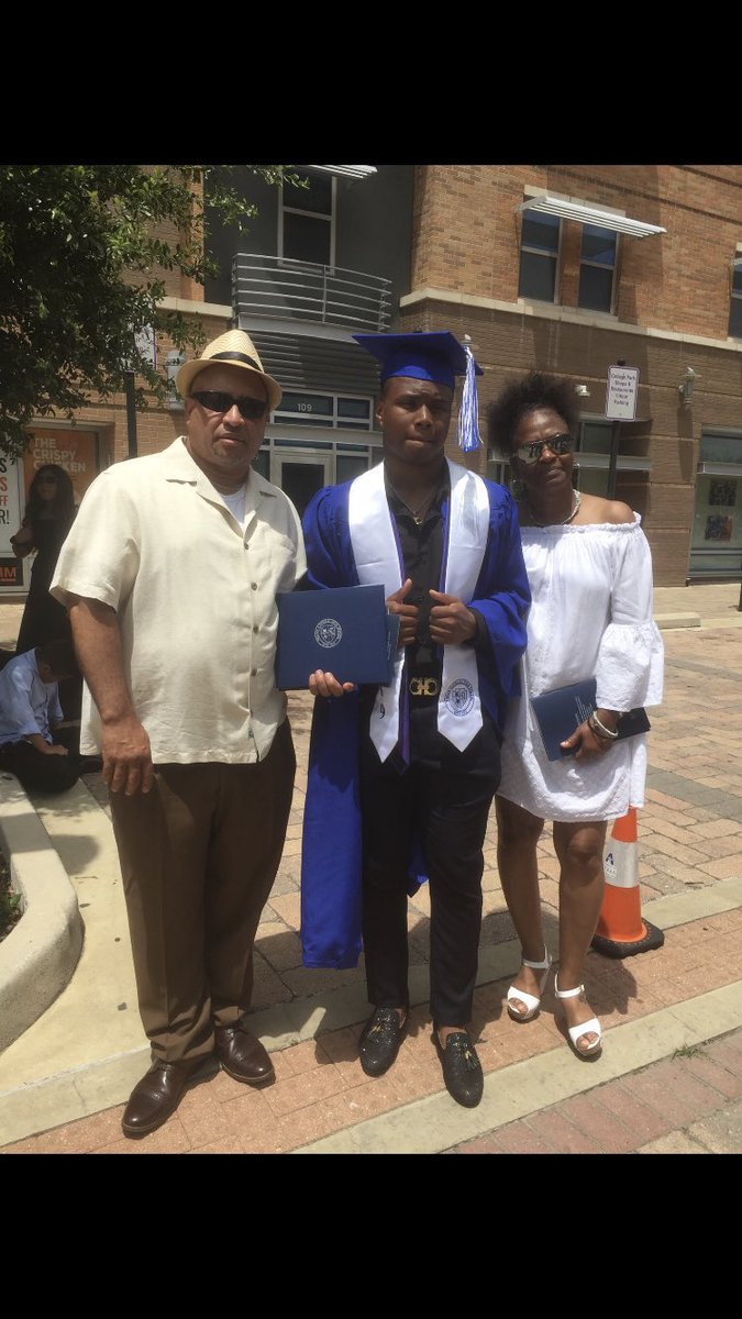 HicksFor6's tweet photo. 5 years later, Bachelor In Exercise Science: Kinesiology ✅
FBS D1✅
JUCO All conference. One &amp; Done✅ 
20 credits in one semester ✅
NFL..
Become a Doctor of Chiropractor..
Lets finish . 
#LongLiveJuan Glory to God. https://t.co/idg4g1NA4M
